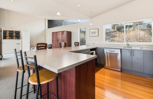Frankton Maison | Lake Views on Yewlett