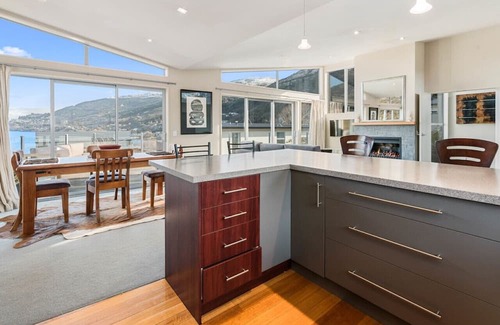 Frankton Maison | Lake Views on Yewlett