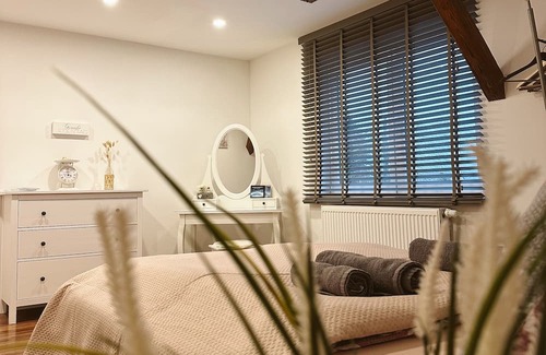 Wolfsbach Appartement | Gemütliche 2-stöckige Ferienwohnung 3 Minuten von der Autobahn!