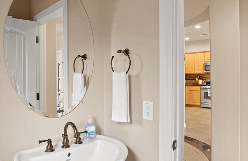Talon Retreat Copropriété | This two-bedroom Condo is great for a longer business trip and family Visits.
