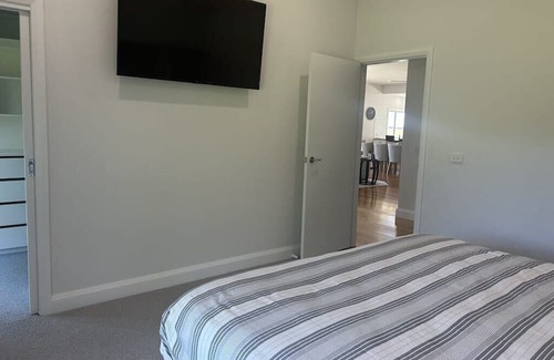 Yarram Autre | Luxury farm house, Woodside. 10 min to a beach or a 25 min drive to a forest.