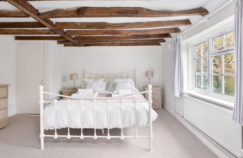 Steyning Maison | The Milkhouse - Baking and wreath making workshops on site