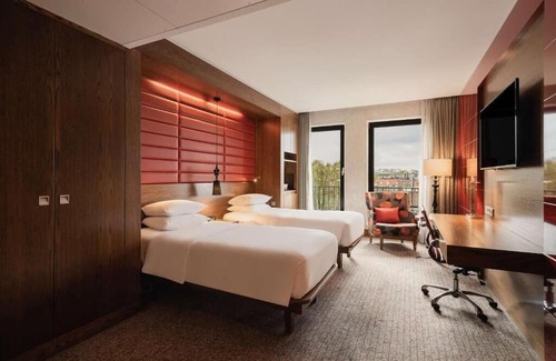The Hague Center Maison | Experience Soothing Moments & LuxuryModern Unit for Business Travelers Near Alex