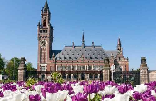 The Hague Center Maison | Centrally Located Stay Steps Away From Berlin Cathedral