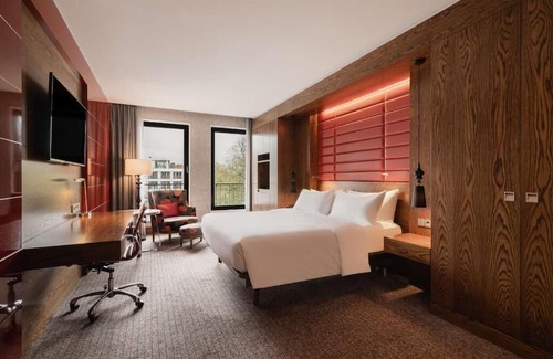 The Hague Center Maison | Centrally Located Stay Steps Away From Berlin Cathedral
