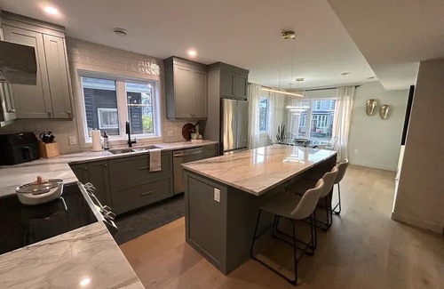 Thunder Bay Maison | Modern Manor