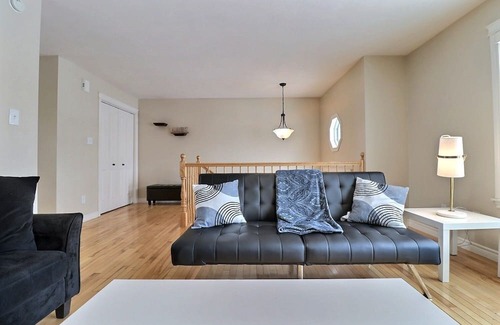 Moncton Maison | Cozy Home in Central Moncton WFH NBCC