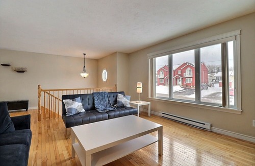 Moncton Maison | Cozy Home in Central Moncton WFH NBCC
