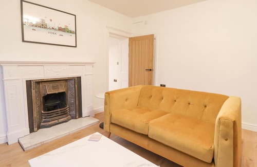 Wistow Maison | PINFOLD HOUSE, pet friendly, with a garden in Selby