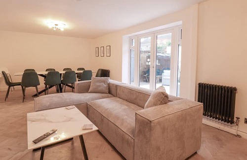 Wistow Maison | PINFOLD HOUSE, pet friendly, with a garden in Selby