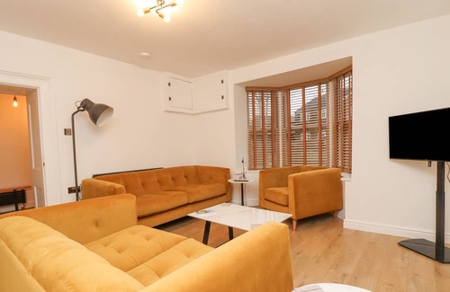 Wistow Maison | PINFOLD HOUSE, pet friendly, with a garden in Selby