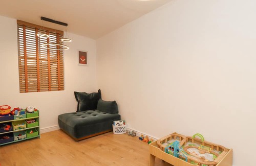 Wistow Maison | PINFOLD HOUSE, pet friendly, with a garden in Selby