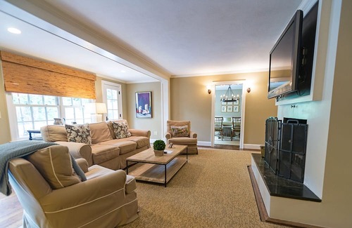 Lewis Mountain Maison | Cameron House Ext. Stay - Close to UVA!