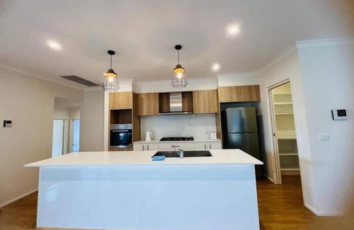 Moncrieff Maison | Entire 4 BR House In Moncrieff Close To Playground