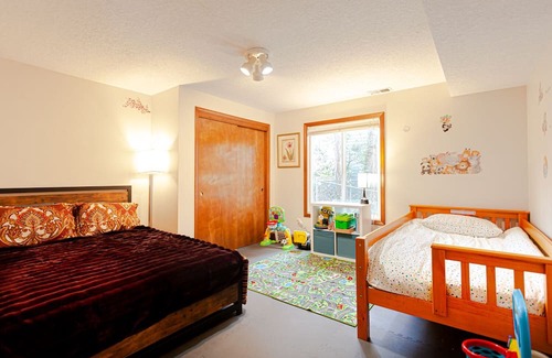 West Linn Maison | 2,300 sqft Spacious 2-bedroom house Kids Friendly in West Linn
