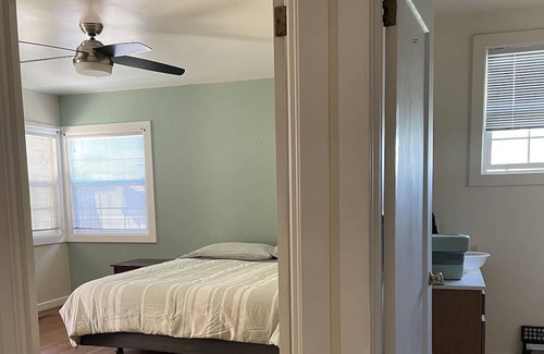 Martinez Maison | Furnished Room in Quiet 2 Bedroom Home. Walk, Bike or Bus to Downtown Martinez.