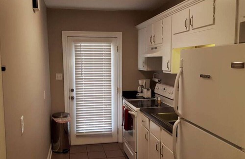 Mid-City Cabine | ✨💥CLOSE 2 FQ!❤️\ SLEEPS 4 W/ W+D