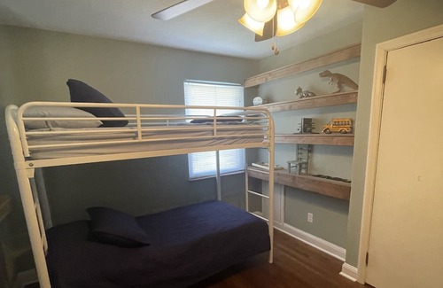Huntington Maison | ~Cozy 3-Bedroom Bungalow~Near Ritter Park, Downtown, and Marshall University
