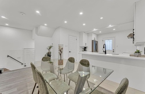 Hamilton Maison | Luxury Comfort 3 BR Near Hospitals/Tims Field/GO
