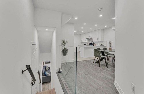 Hamilton Maison | Luxury Comfort 3 BR Near Hospitals/Tims Field/GO