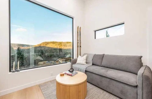 Waterford Cabine | STOKE Pod tiny cabin with epic view next to Poley Mountain