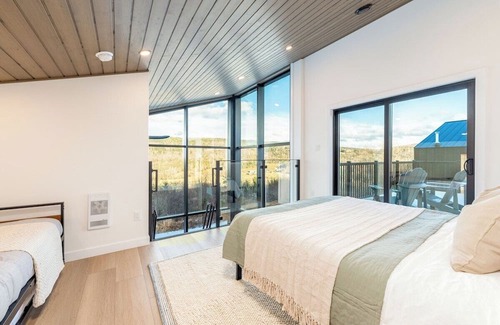 Waterford Cabine | STOKE Luxury Cabin 1 with epic views