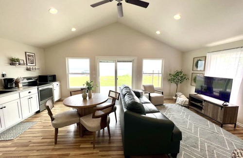 Houghton Lake Maison | Lakefront House w/dock and fire pit “Sunrise House”