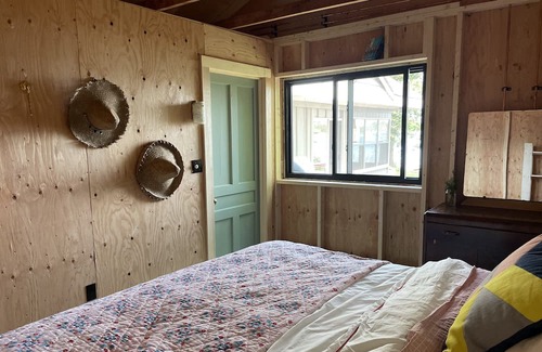 South Bruce Peninsula Cabine | Cozy 3-bedroom Nostalgic Waterfront Cabin on Lake Huron