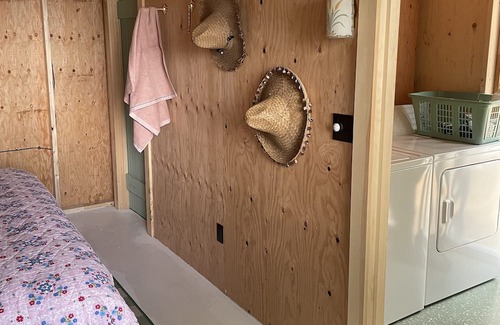 South Bruce Peninsula Cabine | Cozy 3-bedroom Nostalgic Waterfront Cabin on Lake Huron