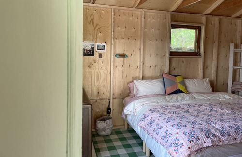 South Bruce Peninsula Cabine | Cozy 3-bedroom Nostalgic Waterfront Cabin on Lake Huron