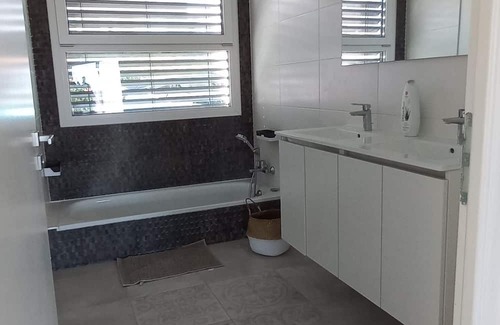 Vernaison Maison | Maison Contemporaine à 15mn de Lyon., Entre Beaujolais et Côte du Rhône