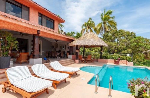 Playa Guitarron Maison | Spacious and Beautiful Beach House in Las Brisas