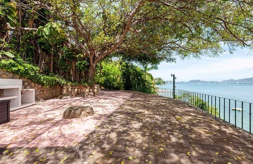 Playa Guitarron Maison | Spacious and Beautiful Beach House in Las Brisas