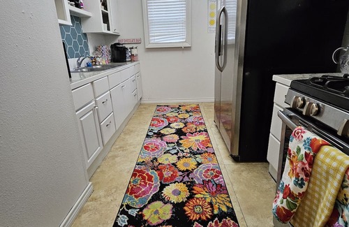 Sayles Blvd. Area Maison | Cute and cozy 2 bedroom cottage - centrally located and charming!