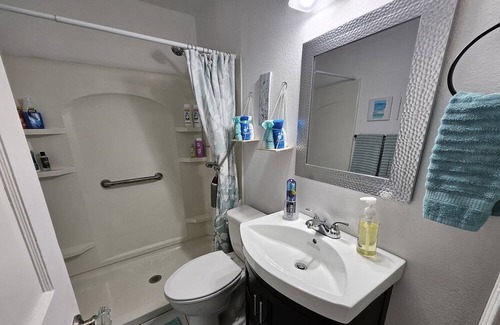 Sayles Blvd. Area Maison | Cute and cozy 2 bedroom cottage - centrally located and charming!