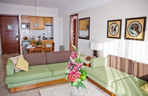 Costa Azul Station Balnéaire | Spacious 1-Bedroom Suite With Kitchen and Balcony