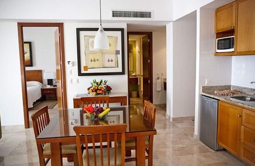 Costa Azul Station Balnéaire | Spacious 1-Bedroom Suite With Kitchen and Balcony