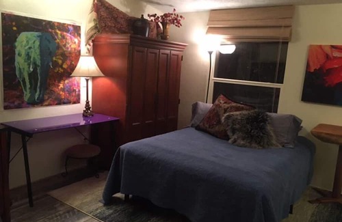Big Arm Maison | Green Elephant Room at Flathead Lake