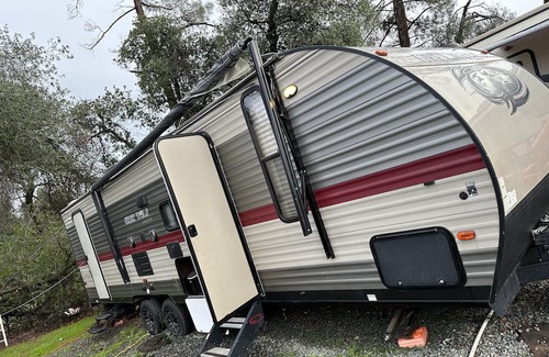 Happy Valley Maison | Cozy small camper in a quiet neighborhood and enjoy the sounds of nature
