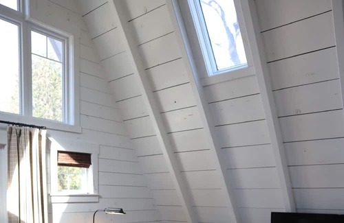 Valley Hi Chalet De Ski | Beautiful couples getaway located just seconds from Mad River Mountain ski lift.