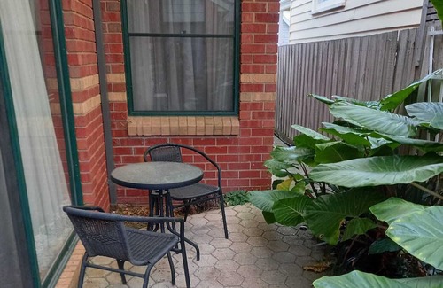 Geelong West Maison | Cosy apartment located close to shops, restaurants and Geelong CBD