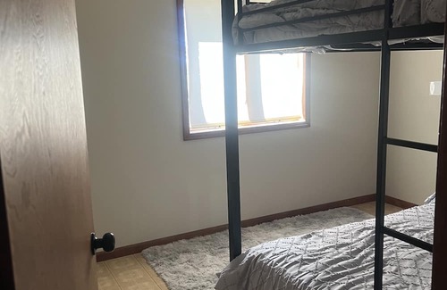 Clinton County Lit Et Petit-Déjeuner | Quiet Country Home, close to town, close to This Ol Barn wedding venue.