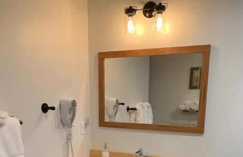 Steeles Tavern Cabine | Ivy Cabin, Hot tub and on site Spa!