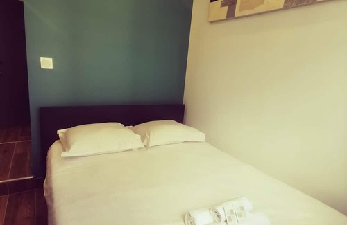 La Demi - Lune Appartement | Studio superbe, parking gratuit
