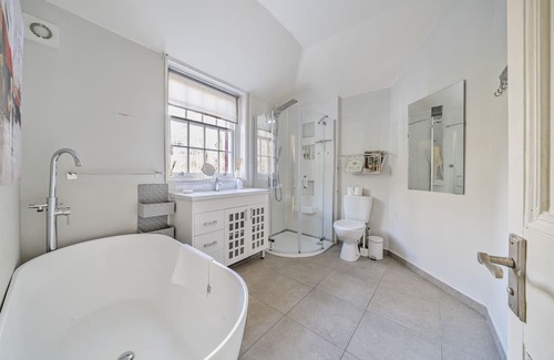 Oxshott Maison | Pass The Keys - Oxshott Stationside Cottage - Dogs Welcome !