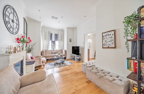 Oxshott Maison | Pass The Keys - Oxshott Stationside Cottage - Dogs Welcome !