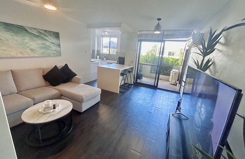 Cronulla Appartement | SEASIDE BLISS: 2BR APARTMENT W/ SPACIOUS PRIVATE BACKYARD IN HEART OF CRONULLA