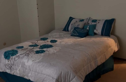 Champaign Maison | Cozy , Comfortable, Clean & Safe Beautiful Townhome Fully Furnished!