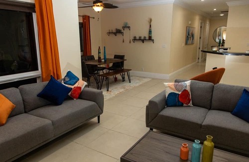 Bahamia West Copropriété | Canal Front Comfort - Dock Slip Available