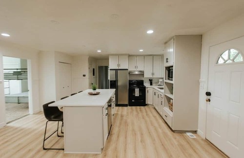 Provo Maison | Spacious 4-BR Oasis with Private Indoor Pool & Hot Tub